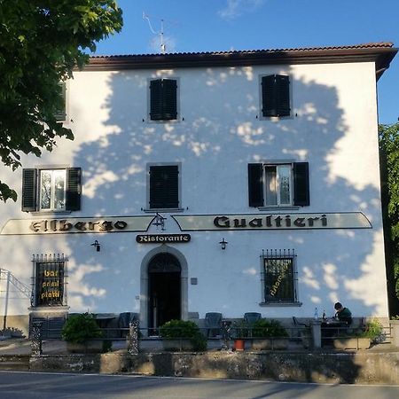 Albergo Ristorante Gualtieri 바르베리노 디 무겔로 외부 사진