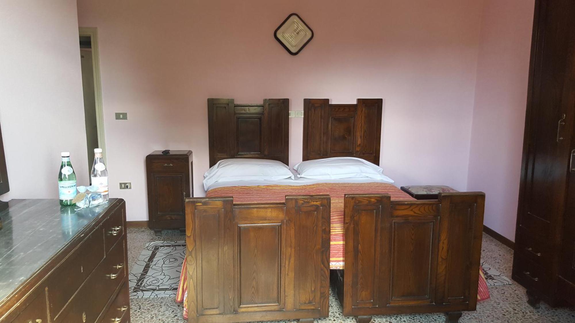 Albergo Ristorante Gualtieri 바르베리노 디 무겔로 객실 사진