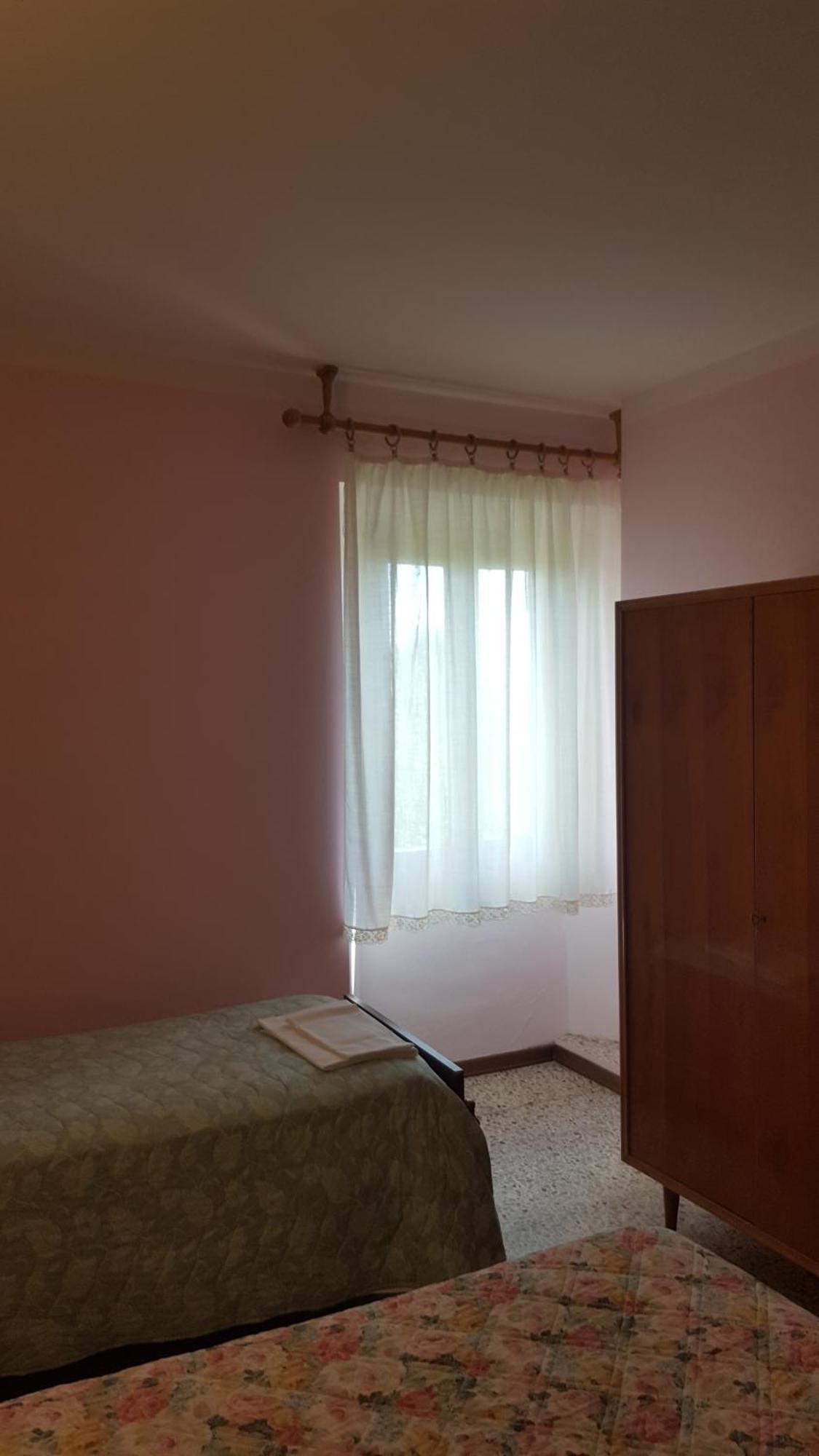 Albergo Ristorante Gualtieri 바르베리노 디 무겔로 외부 사진