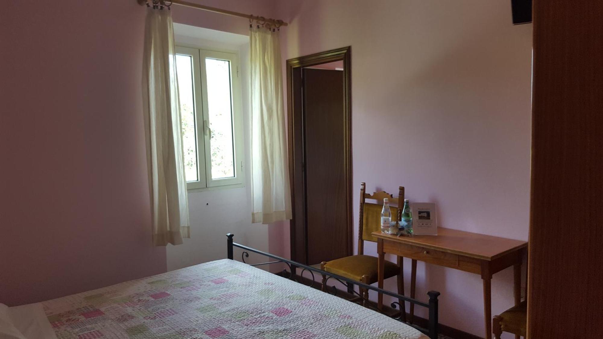 Albergo Ristorante Gualtieri 바르베리노 디 무겔로 객실 사진