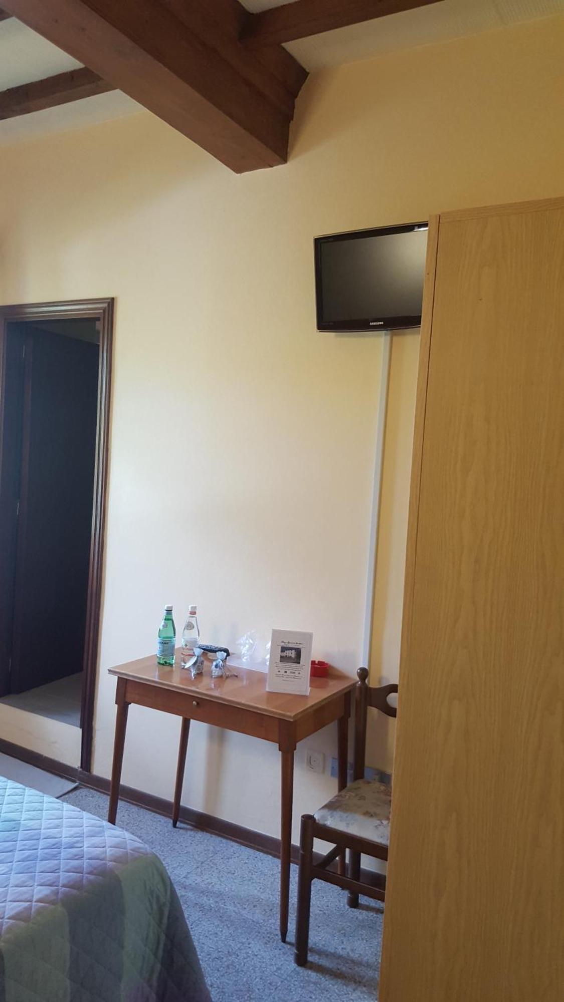 Albergo Ristorante Gualtieri 바르베리노 디 무겔로 객실 사진