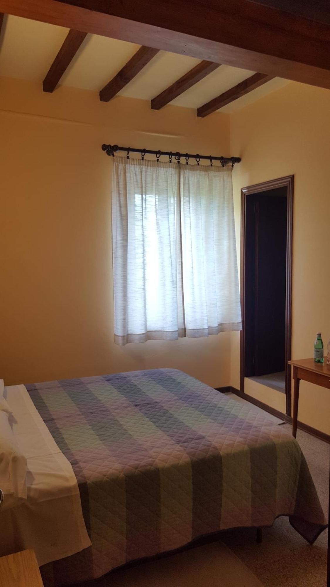 Albergo Ristorante Gualtieri 바르베리노 디 무겔로 객실 사진