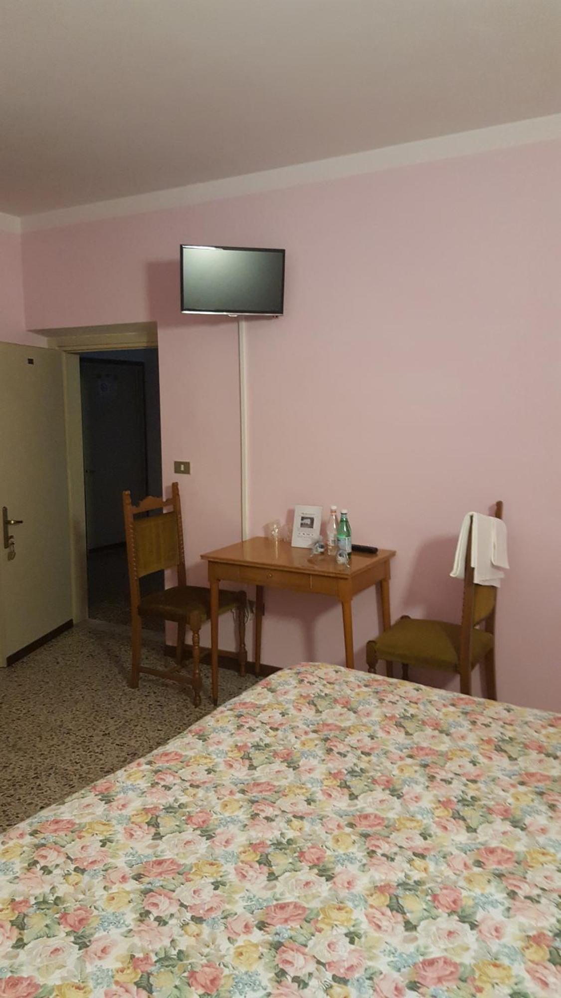 Albergo Ristorante Gualtieri 바르베리노 디 무겔로 객실 사진