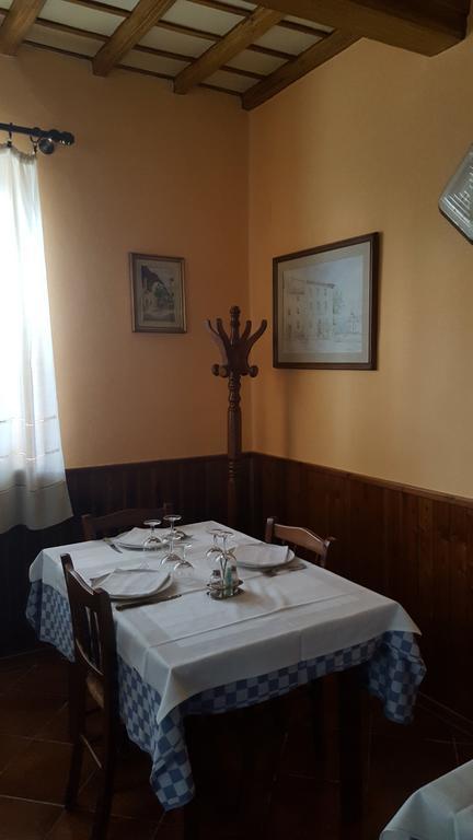 Albergo Ristorante Gualtieri 바르베리노 디 무겔로 외부 사진