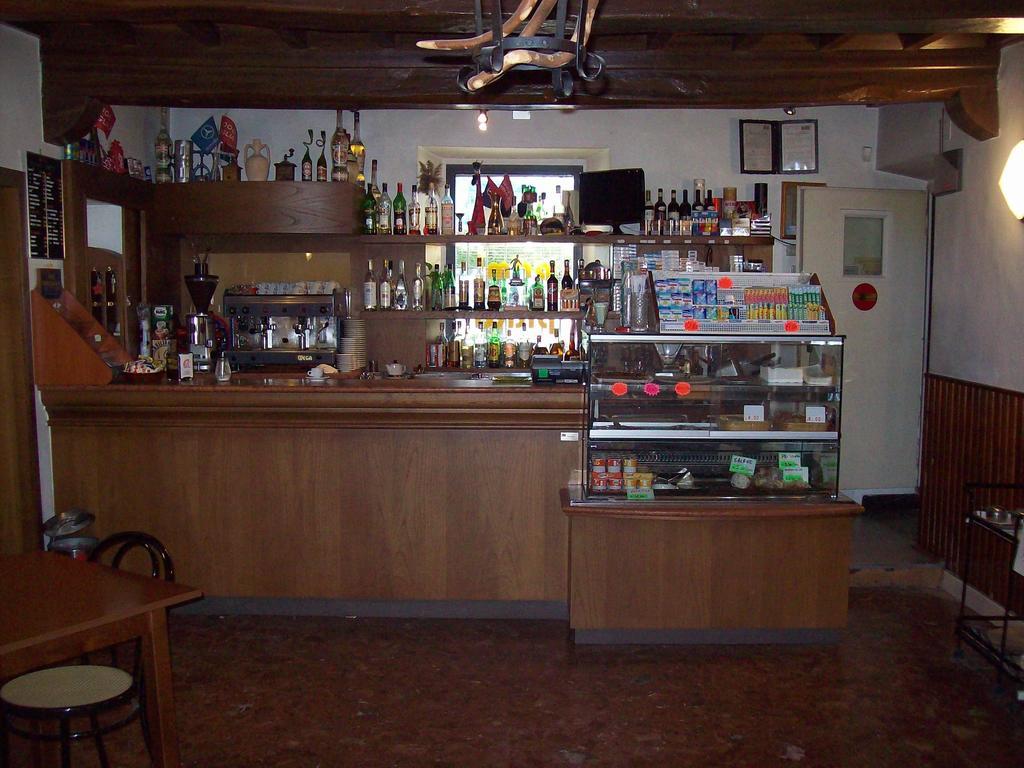 Albergo Ristorante Gualtieri 바르베리노 디 무겔로 외부 사진