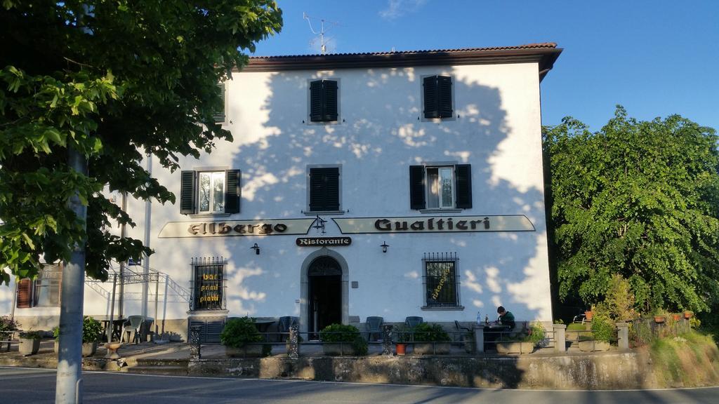 Albergo Ristorante Gualtieri 바르베리노 디 무겔로 외부 사진