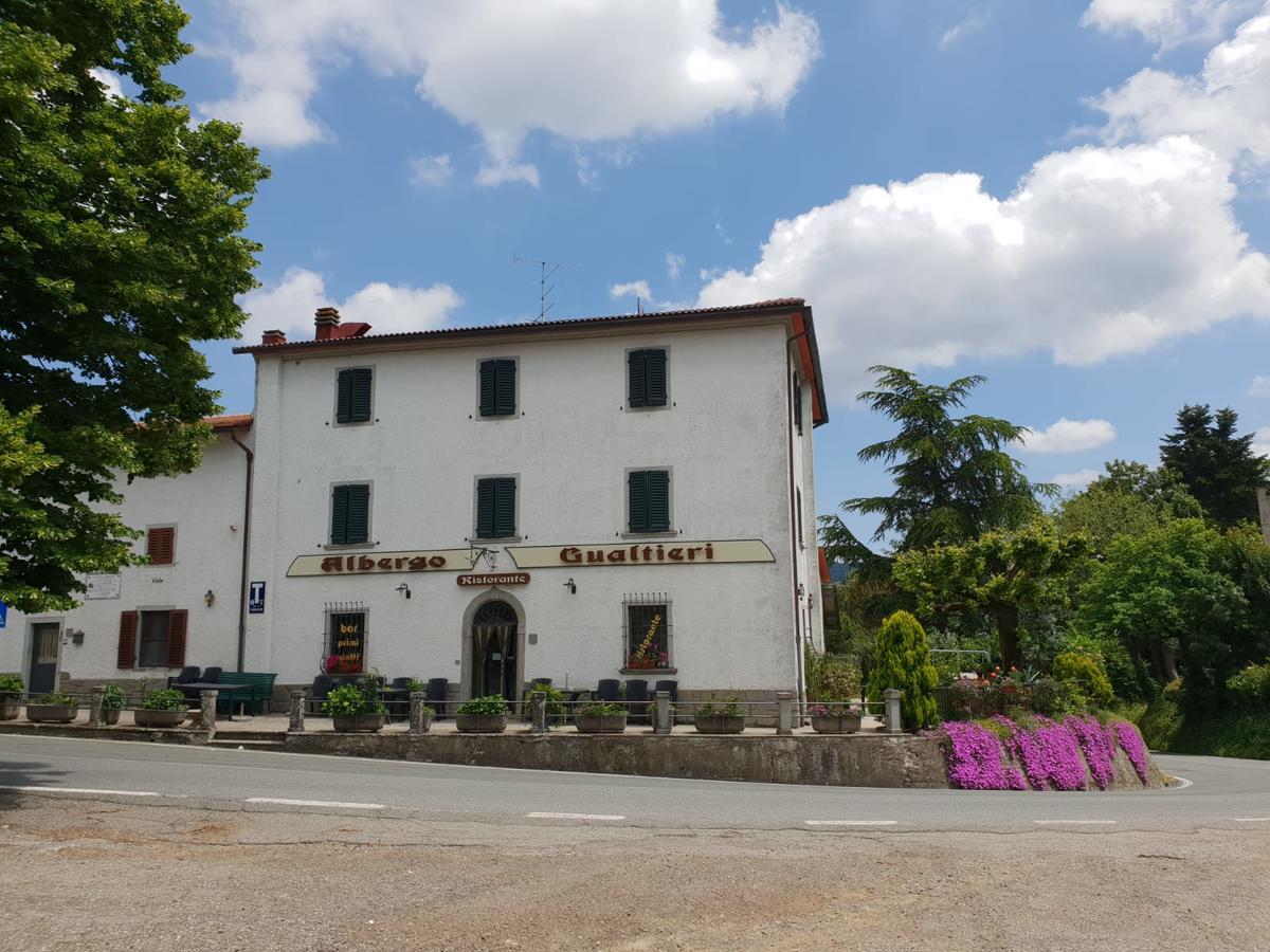 Albergo Ristorante Gualtieri 바르베리노 디 무겔로 외부 사진
